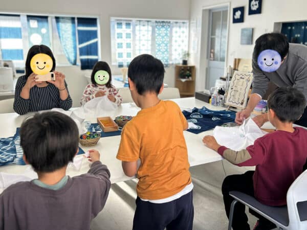 藍と遊ぼう！すくも藍本建て正藍染め体験