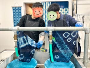 藍と遊ぼう!すくも藍本建て正藍染め体験