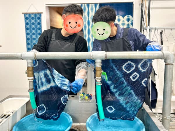 藍と遊ぼう！すくも藍本建て正藍染め体験